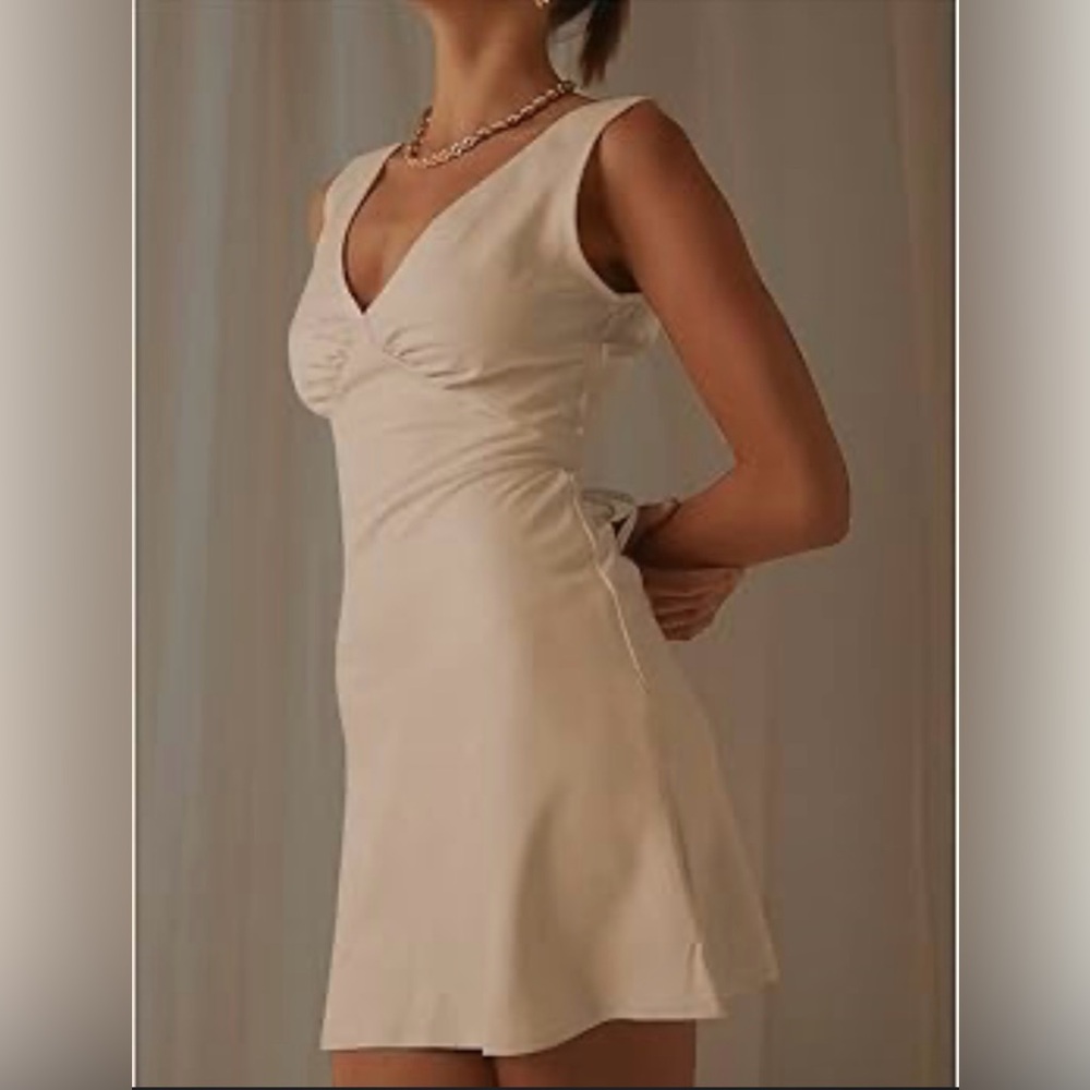 Elegant Cream Sleeveless Dress - Picture 1 of 11